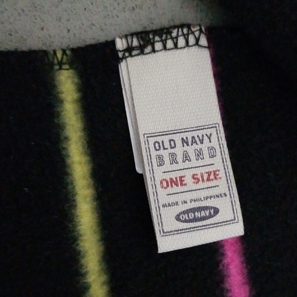 Old Navy Hat and Scarf set - Picture 6 of 11